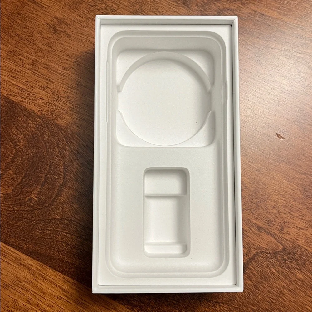 Apple iPhone SE - Box
